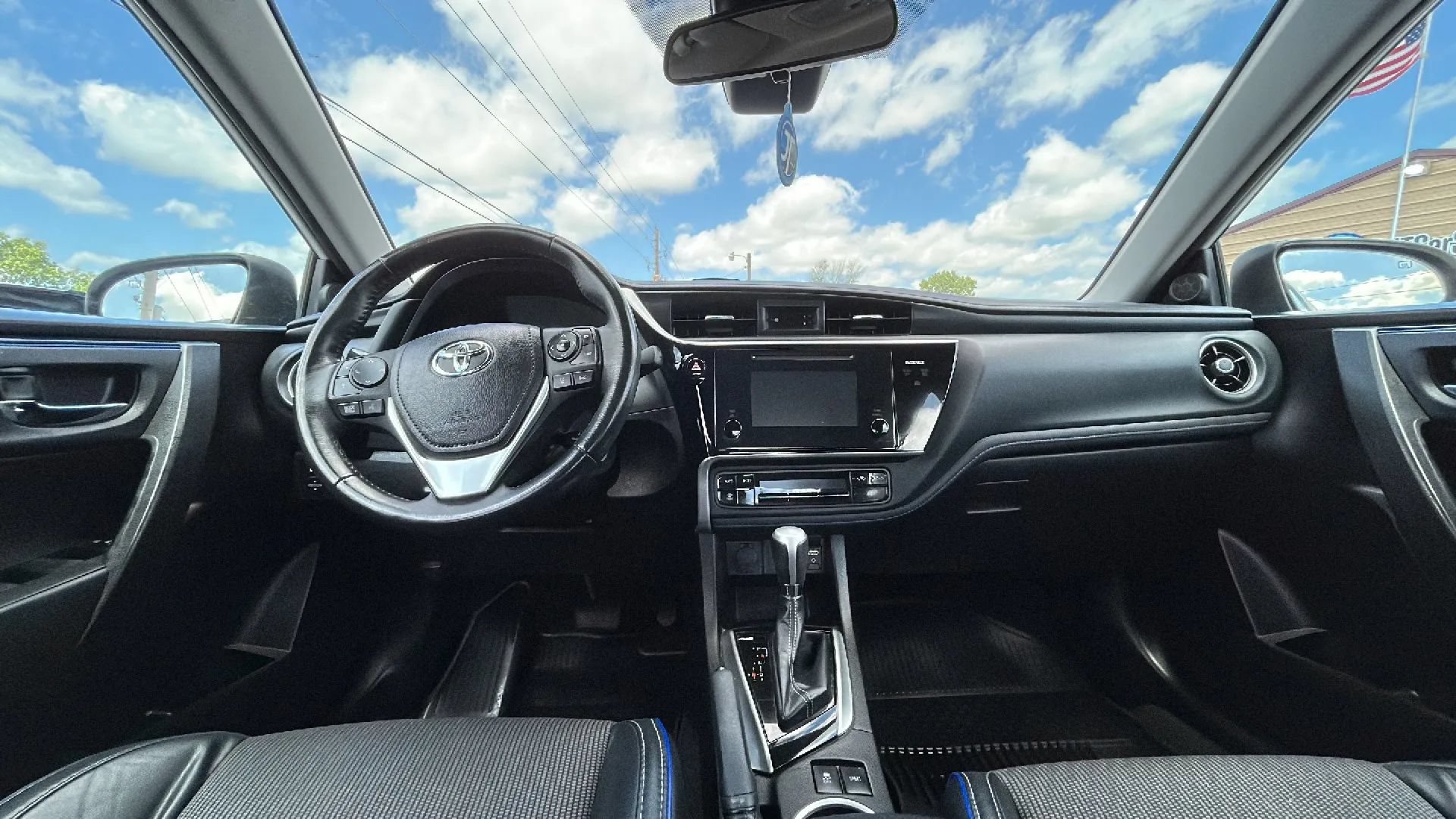 Used 2017 Toyota Corolla SE FWD image 32
