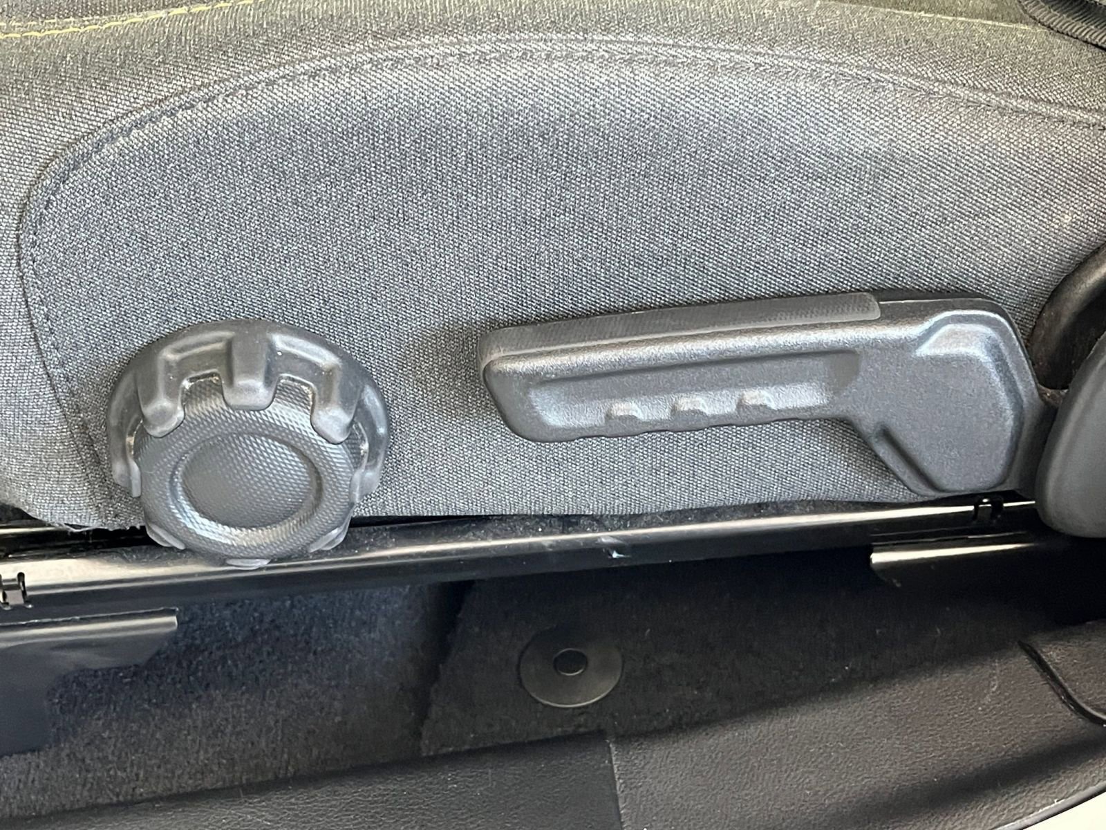 Used 2025 Jeep Wrangler Sahara image 23