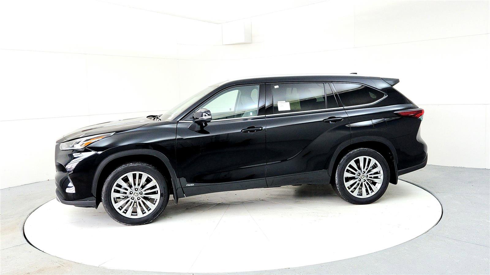 New 2026 Toyota Highlander Platinum image 3