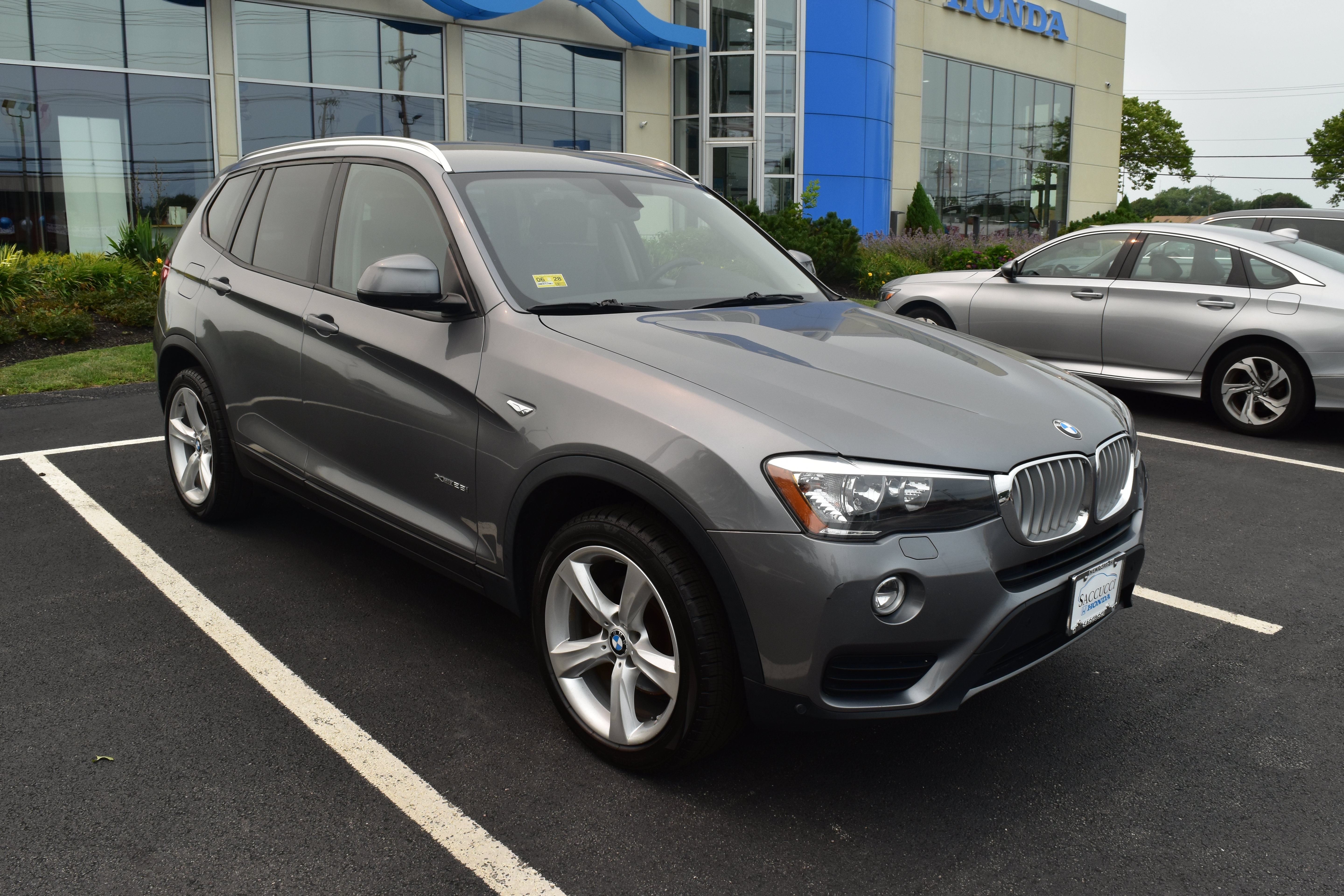 Used 2017 BMW X3 xDrive28i AWD/4WD image 2