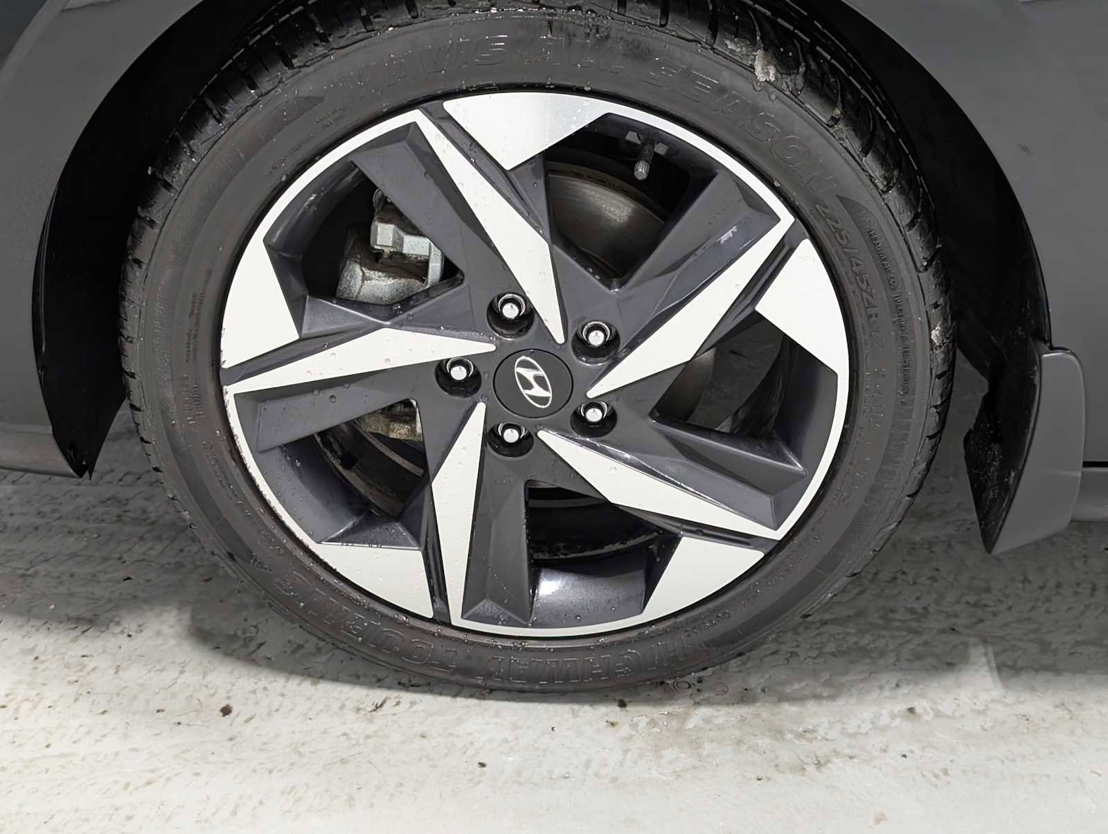 Used 2023 Hyundai Elantra Limited w/ Cargo Package image 3