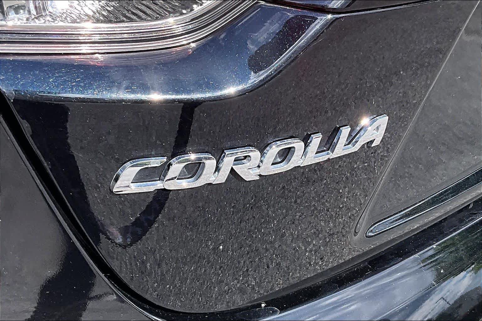 Used 2025 Toyota Corolla LE FWD image 30