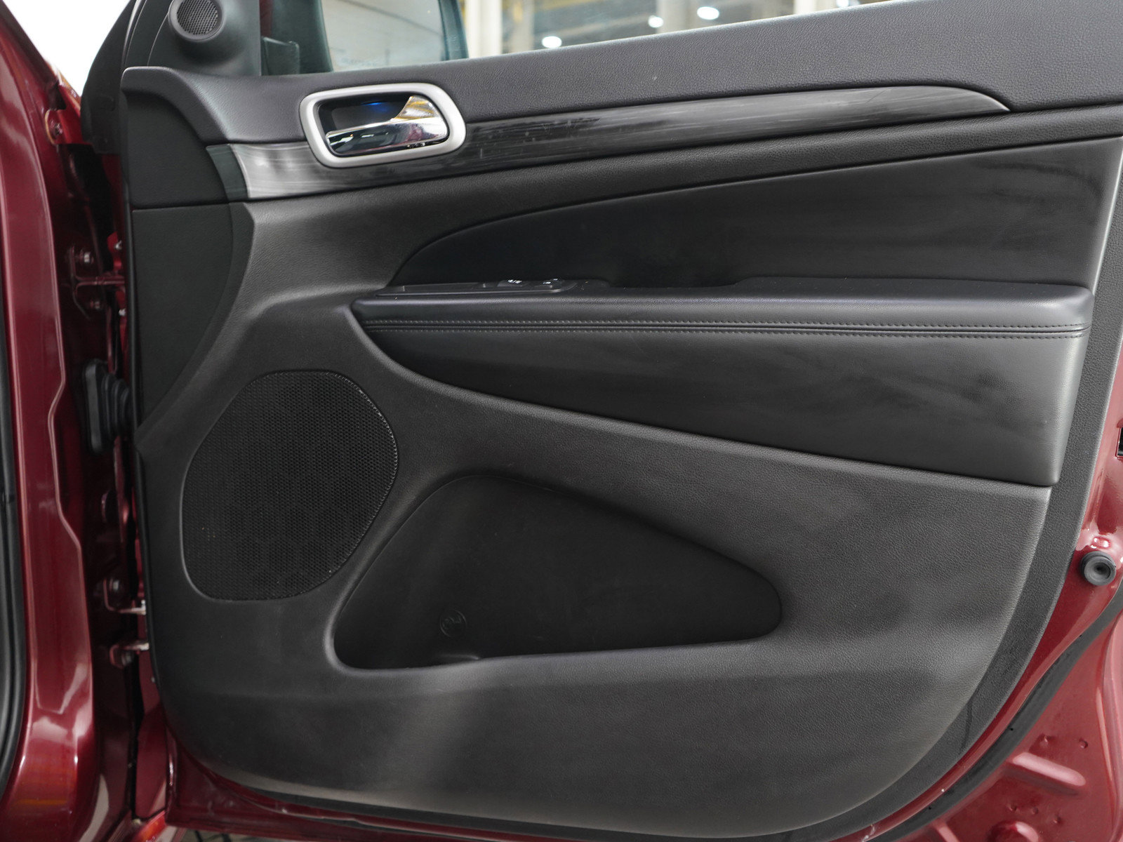 Used 2019 Jeep Grand Cherokee Altitude RWD image 9
