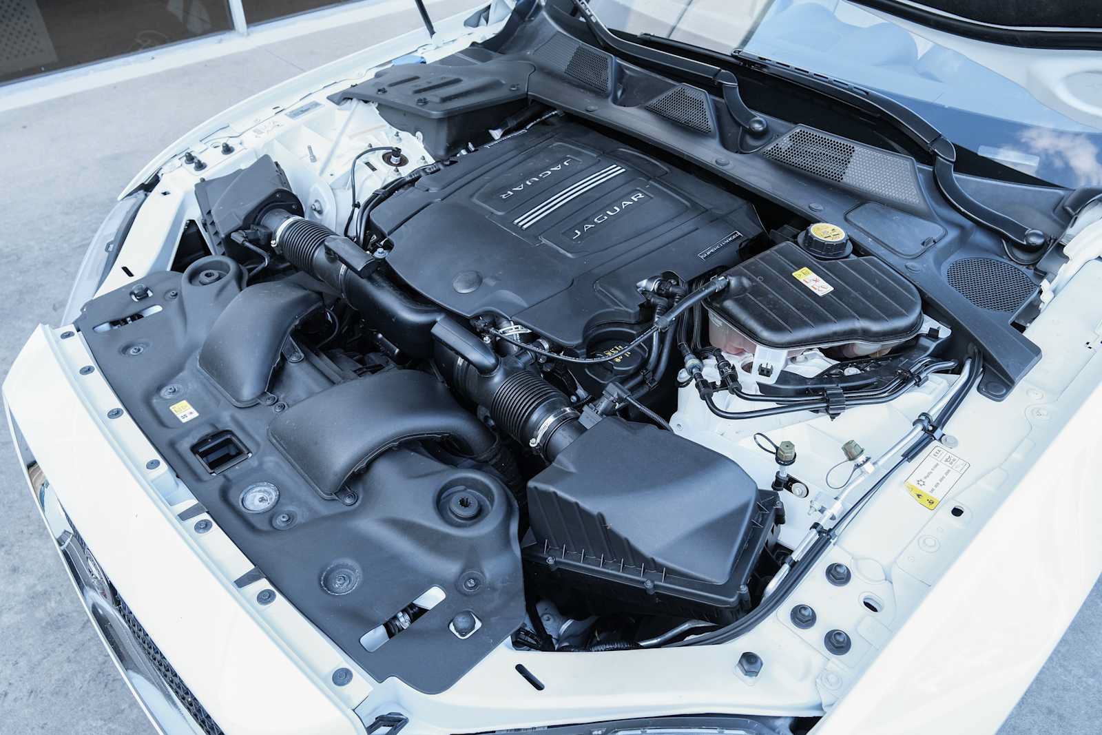 Used 2017 Jaguar XJ R-Sport RWD image 53