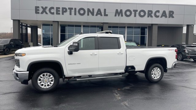 Used 2024 Chevrolet Silverado 3500 LT w/ Convenience Package image 2