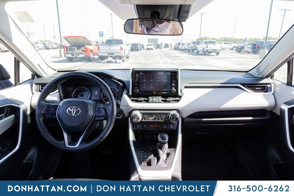Used 2021 Toyota RAV4 XLE Premium AWD/4WD image 4