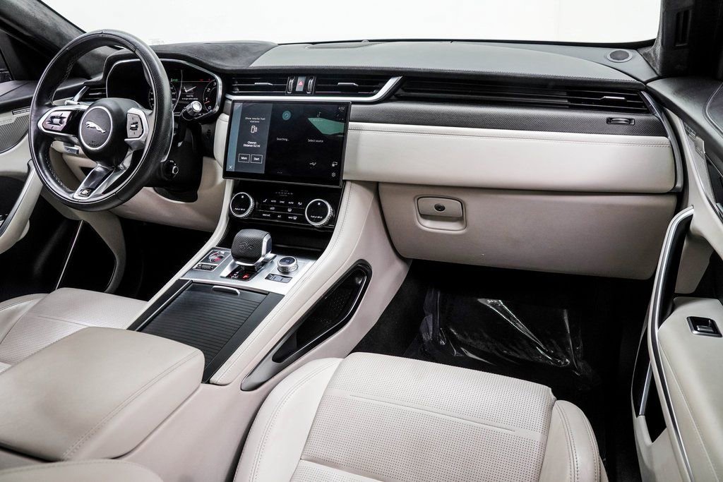 Used 2021 Jaguar F-PACE SVR image 17