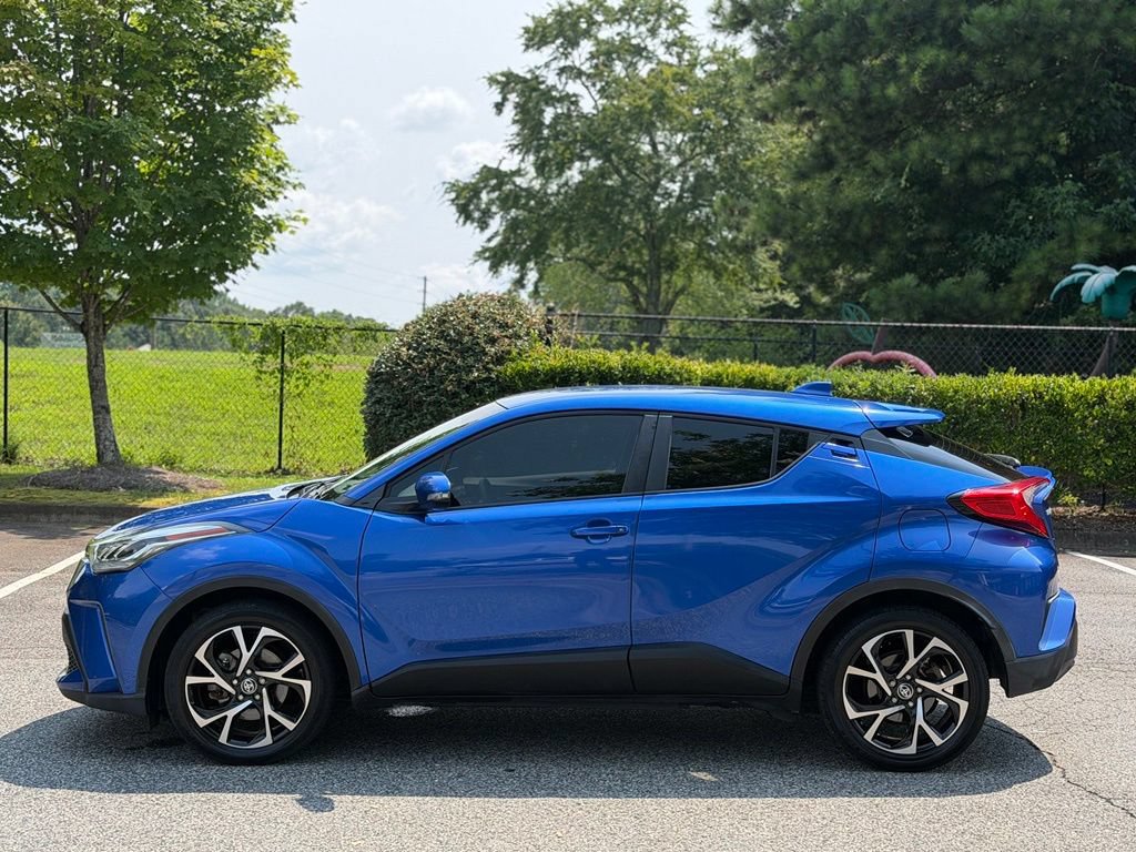 Used 2020 Toyota C-HR XLE FWD image 2