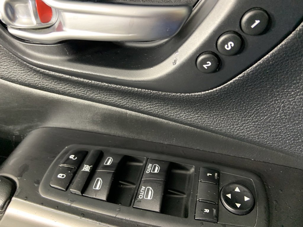 Used 2020 Jeep Cherokee Limited image 31