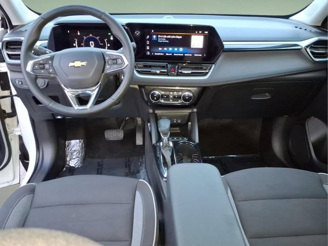 Used 2024 Chevrolet TrailBlazer LT w/ Convenience Package FWD image 14