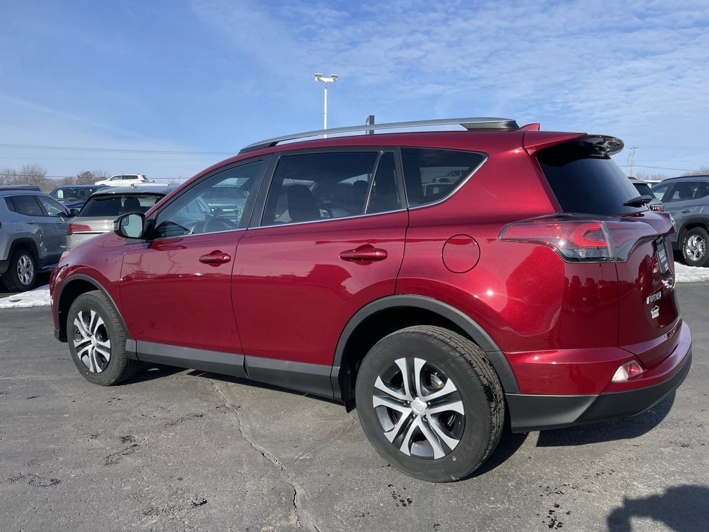 Used 2018 Toyota RAV4 LE image 5