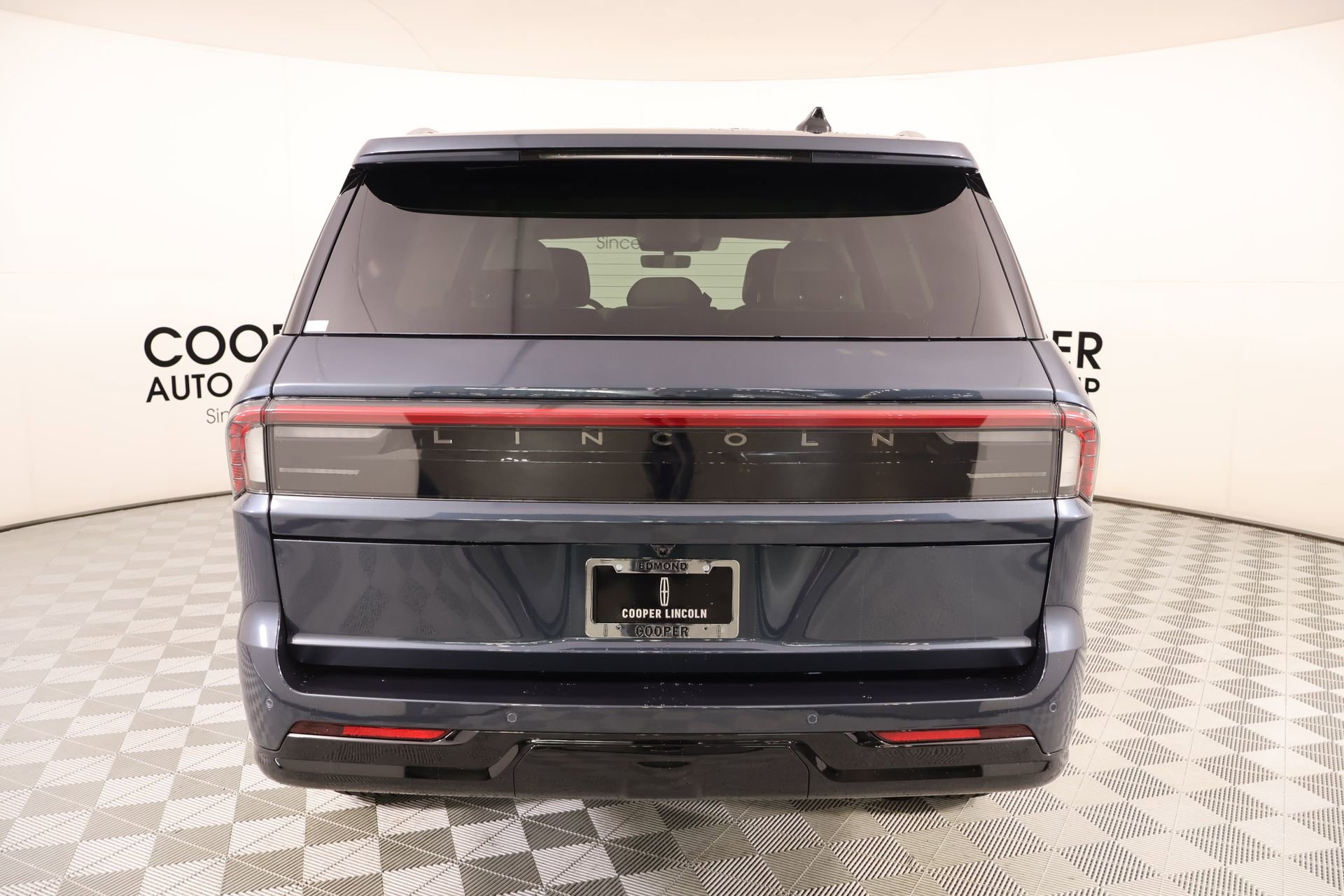 New 2026 Lincoln Navigator Premiere AWD/4WD image 22