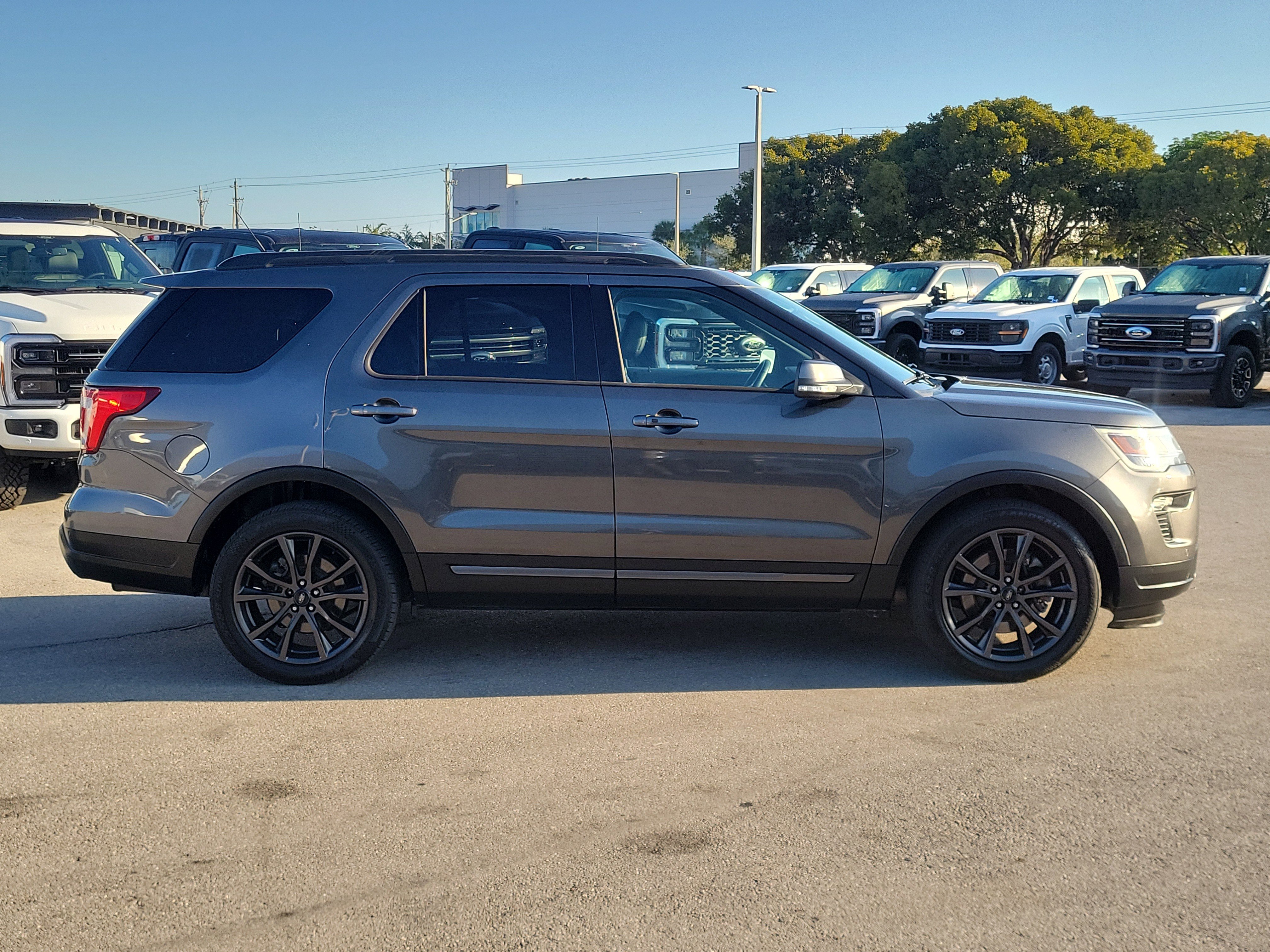 Used 2019 Ford Explorer XLT w/ Equipment Group 202A image 4