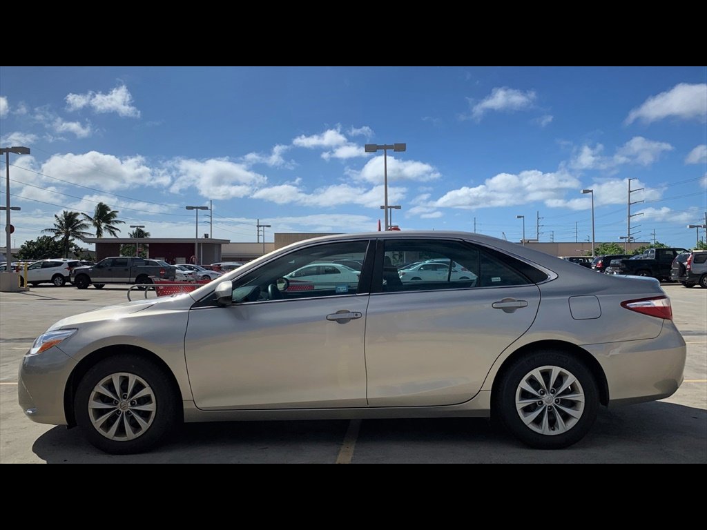 Used 2017 Toyota Camry LE image 8