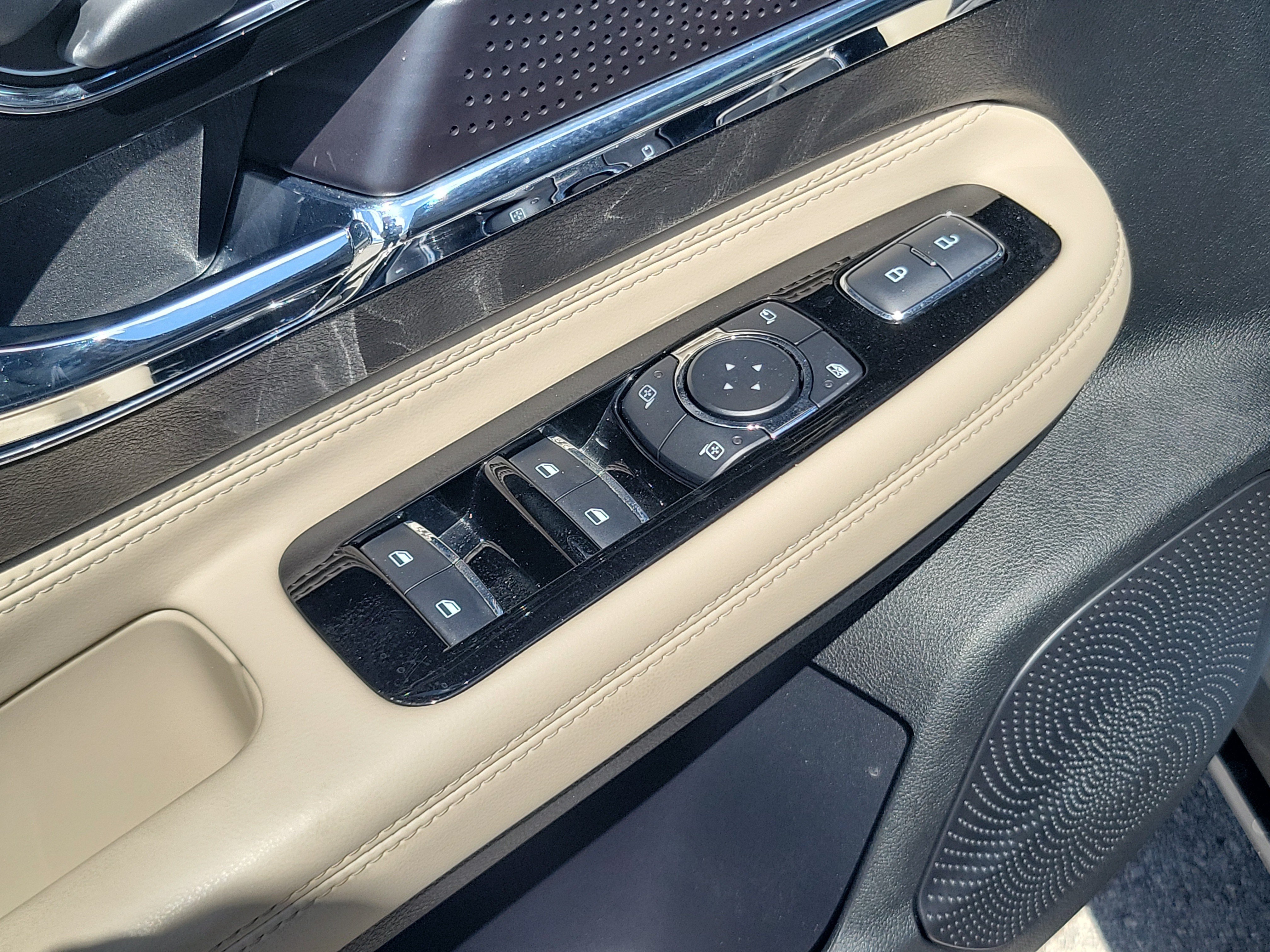 Used 2025 Lincoln Corsair Reserve FWD image 30