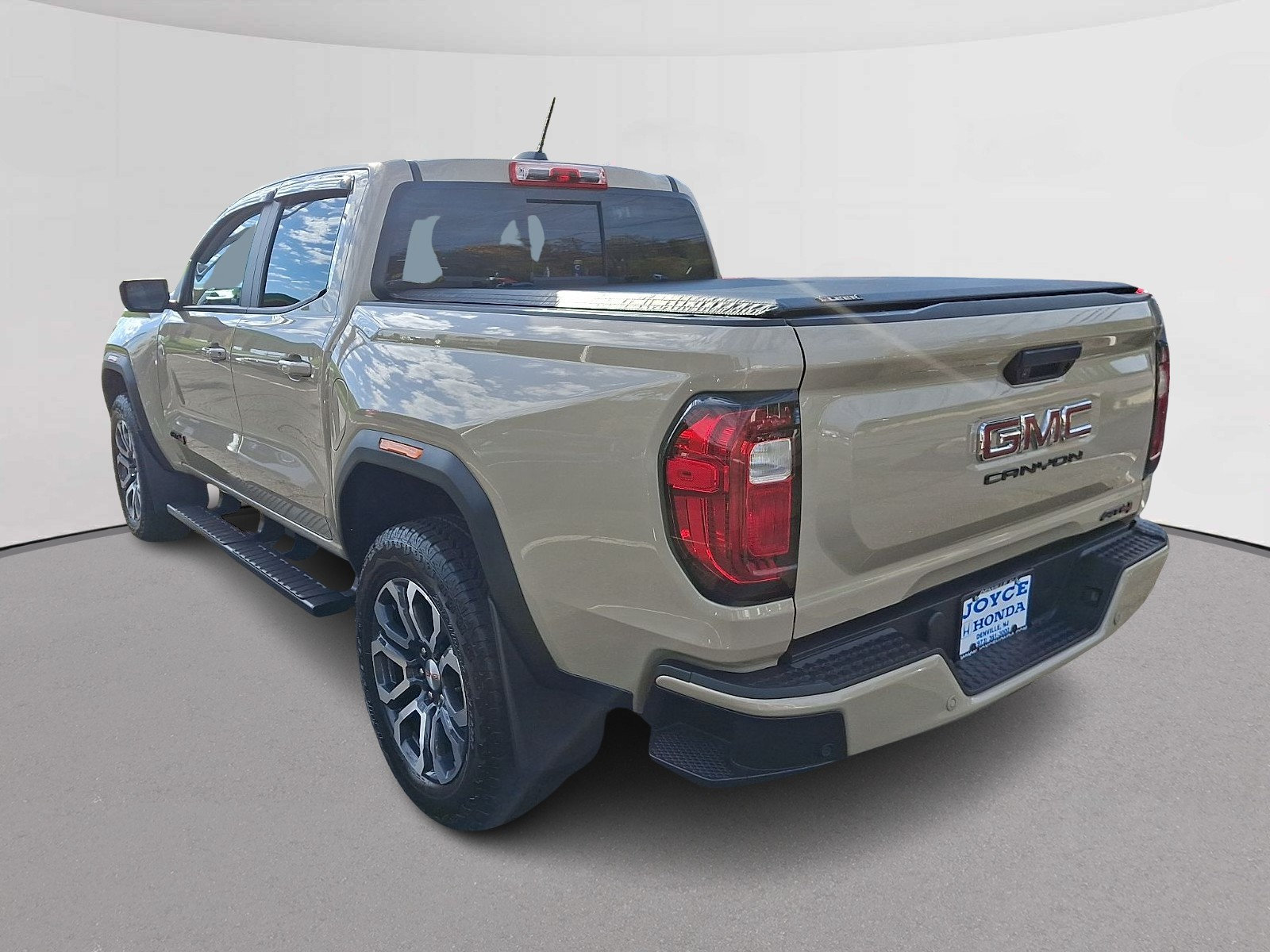Used 2024 GMC Canyon AT4 w/ AT4 Premium Package AWD/4WD image 7