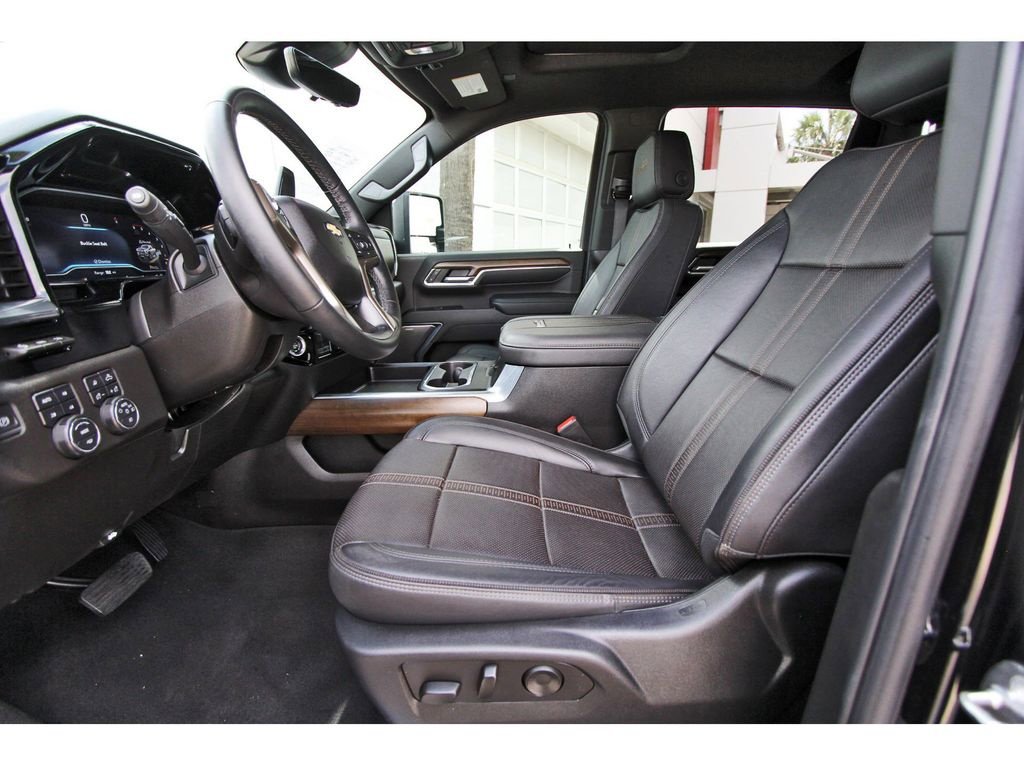 Used 2024 Chevrolet Silverado 2500 High Country w/ High Country Premium Package image 6