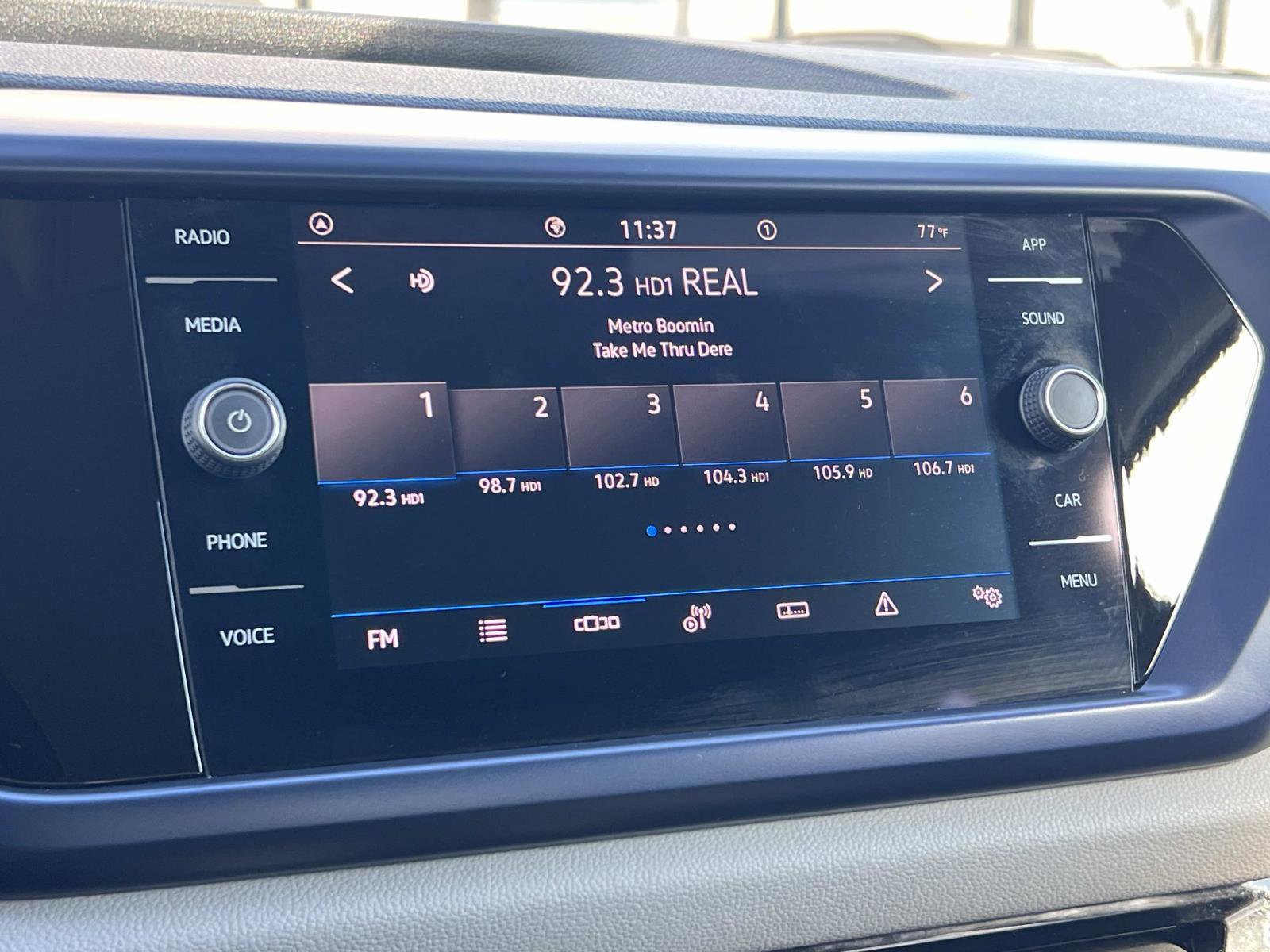 Certified 2022 Volkswagen Taos SE image 12