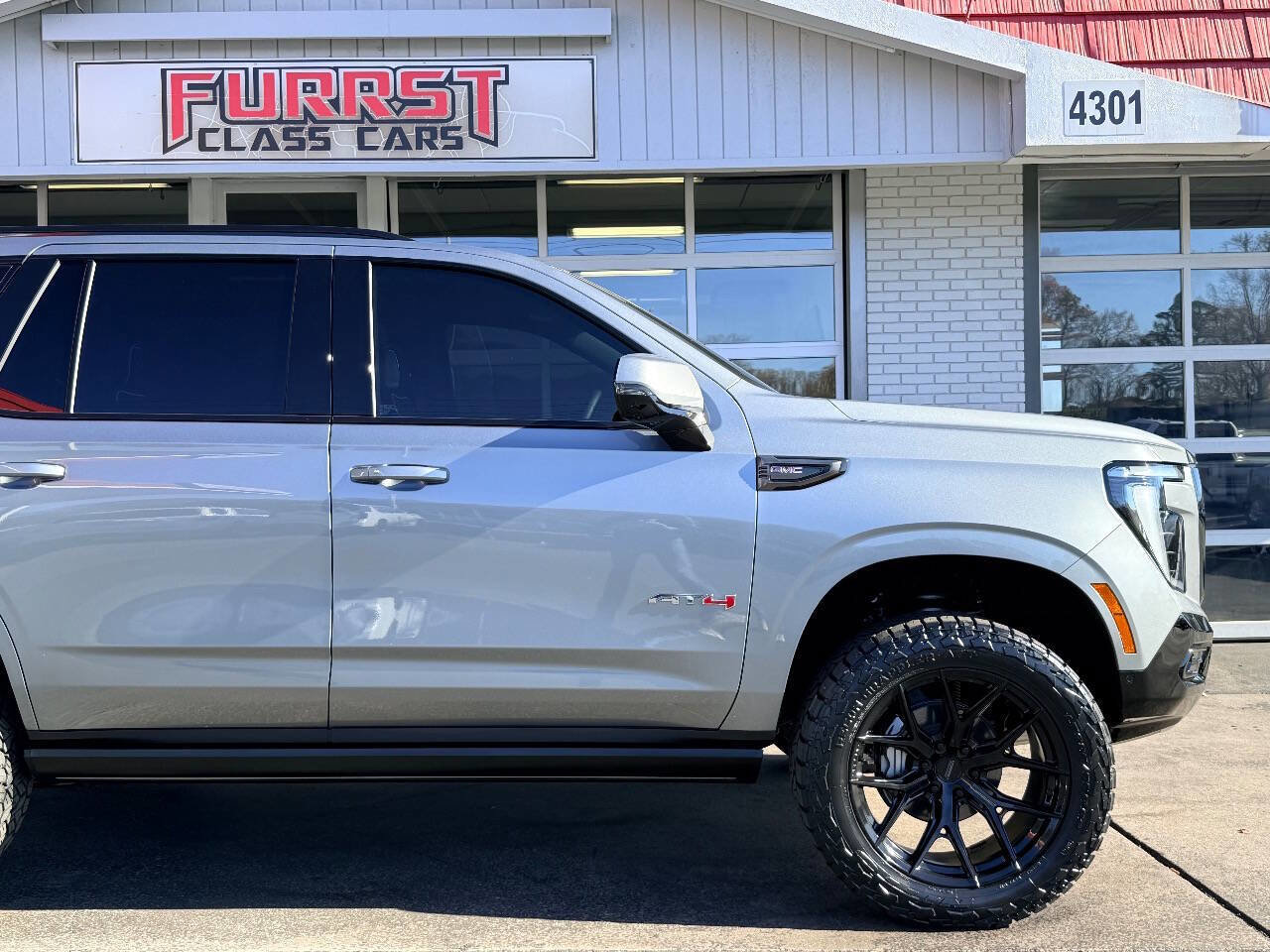 Used 2025 GMC Yukon AT4 Ultimate w/ LPO, Floor Liner Package image 11