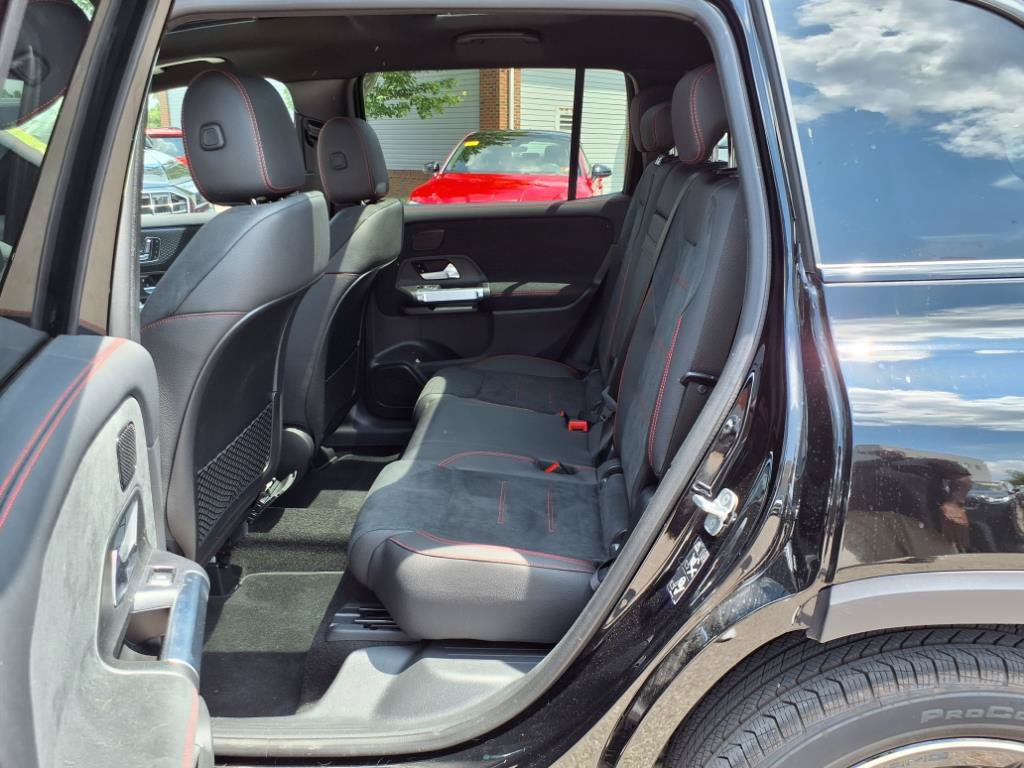 Used 2025 Mercedes-Benz GLB 250 4MATIC image 12