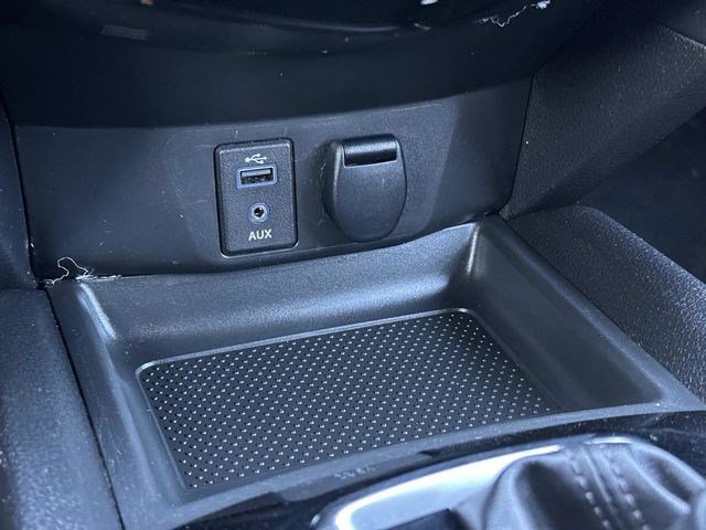 Used 2017 Nissan Rogue S image 23
