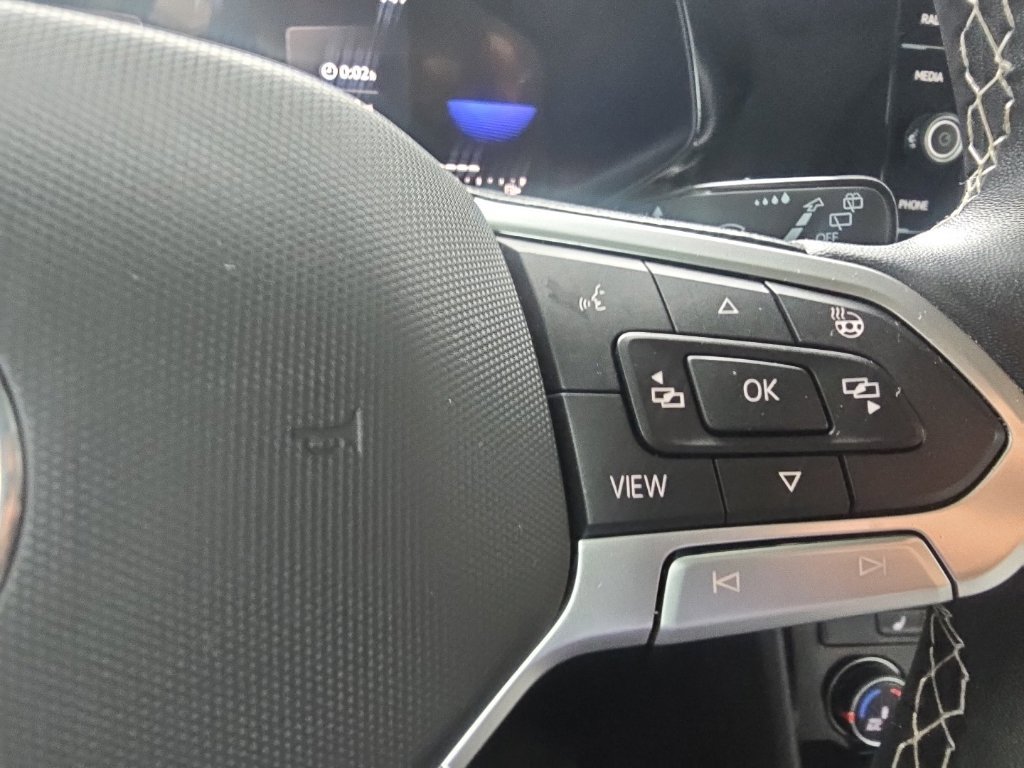Used 2023 Volkswagen Taos SE w/ Panoramic Sunroof Package FWD image 17