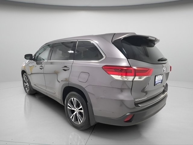 Used 2019 Toyota Highlander LE FWD image 5