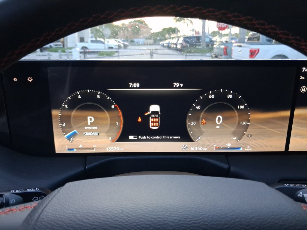 Used 2025 Nissan Armada PRO-4X w/ Pro-4X Premium Package AWD/4WD image 19