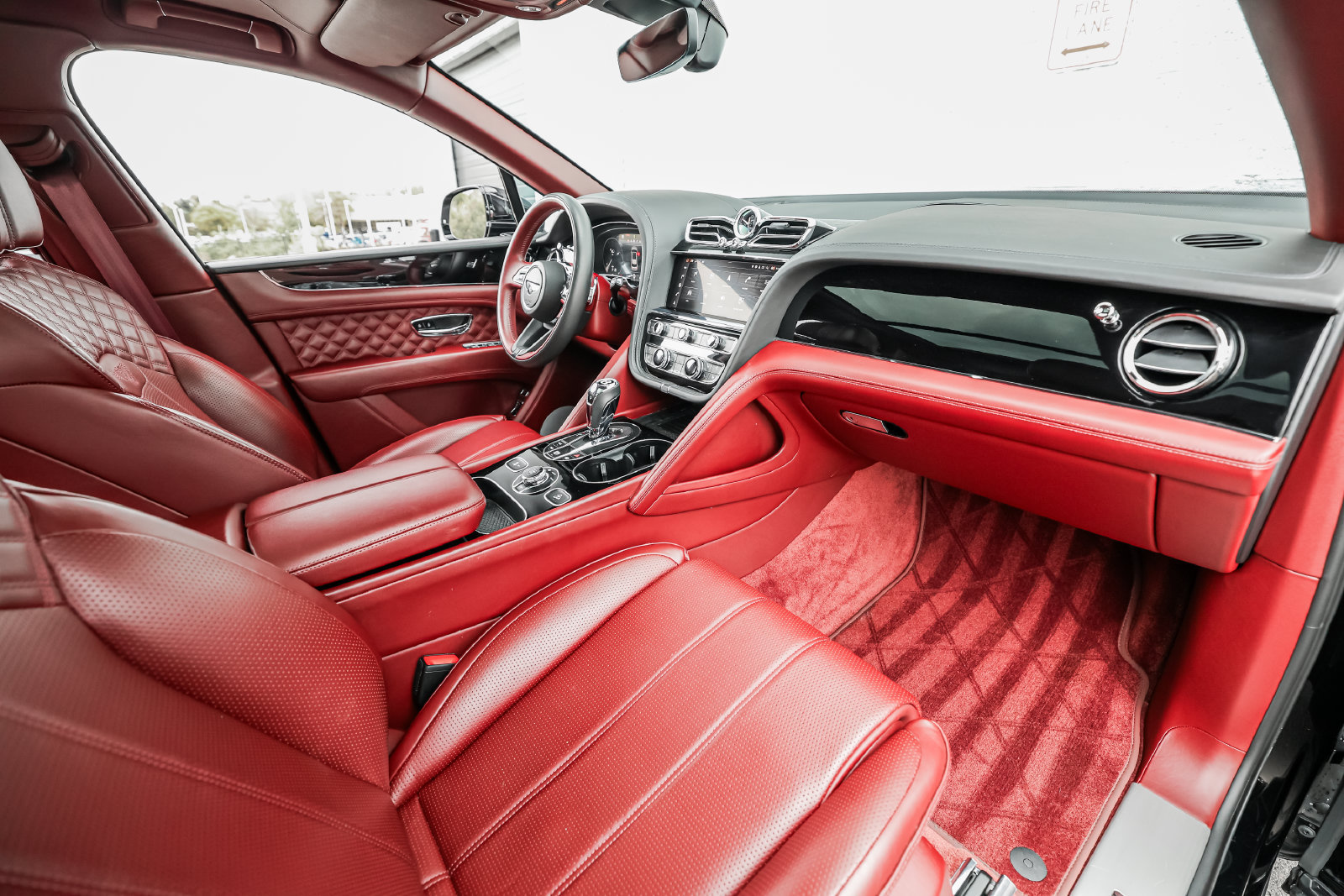 Certified 2022 Bentley Bentayga AWD/4WD image 2