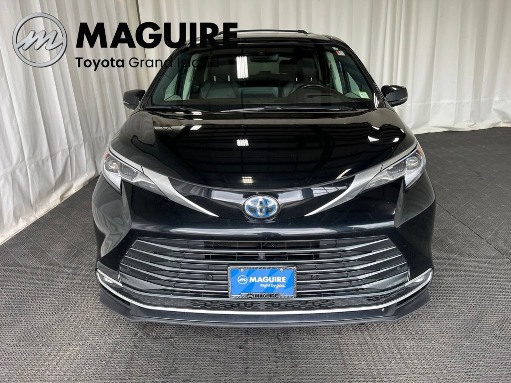 Used 2023 Toyota Sienna Platinum AWD/4WD image 35