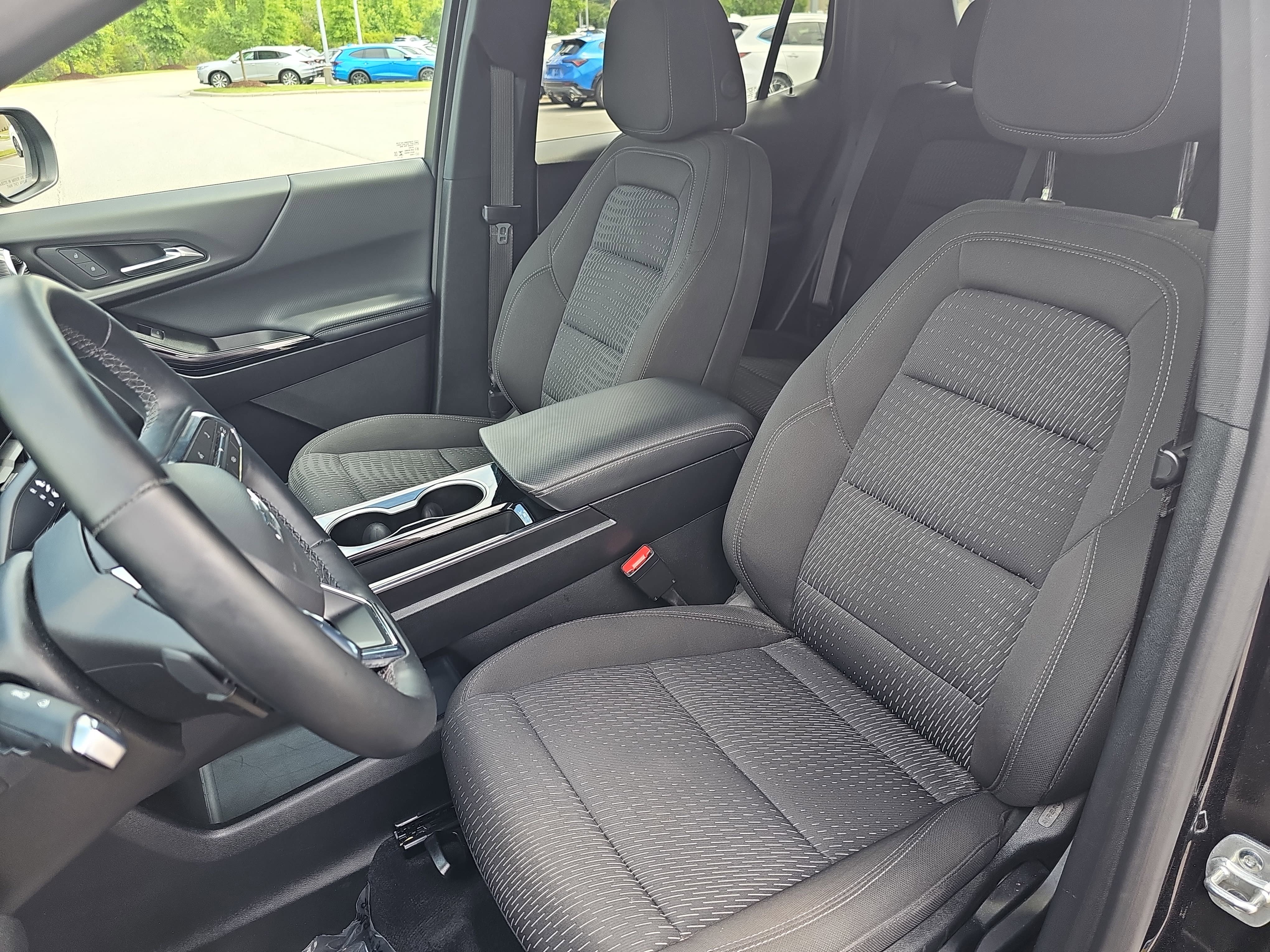 Used 2025 Chevrolet Equinox LT w/ Safety and Technology Package FWD image 14