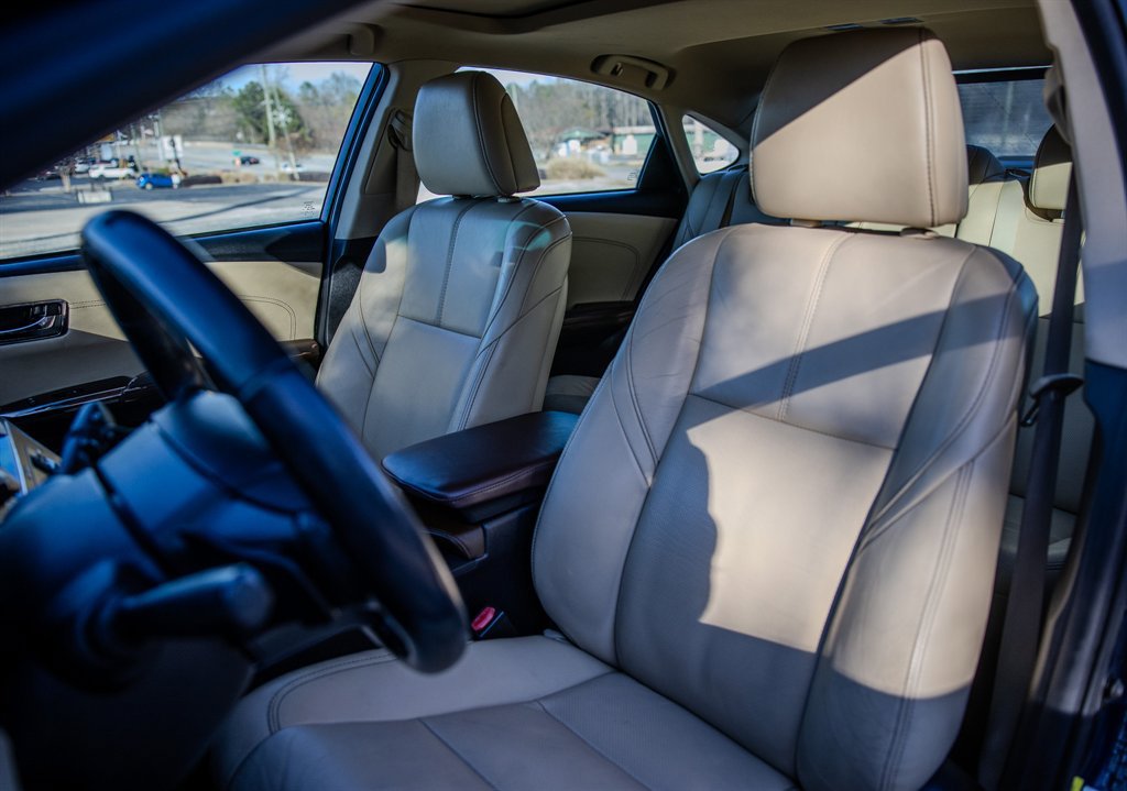 Used 2017 Toyota Avalon Limited FWD image 25