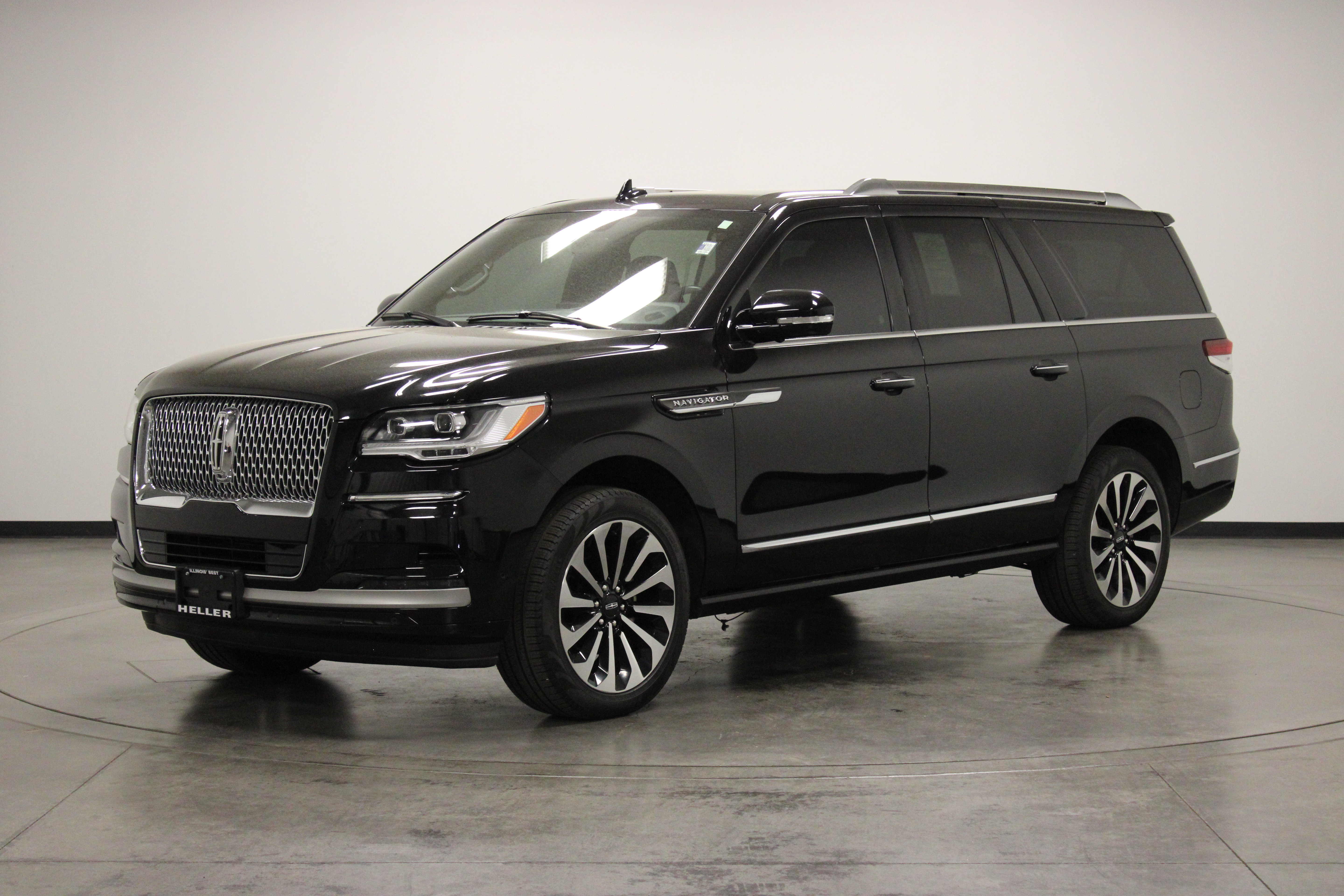 Used 2024 Lincoln Navigator L Reserve AWD/4WD image 4