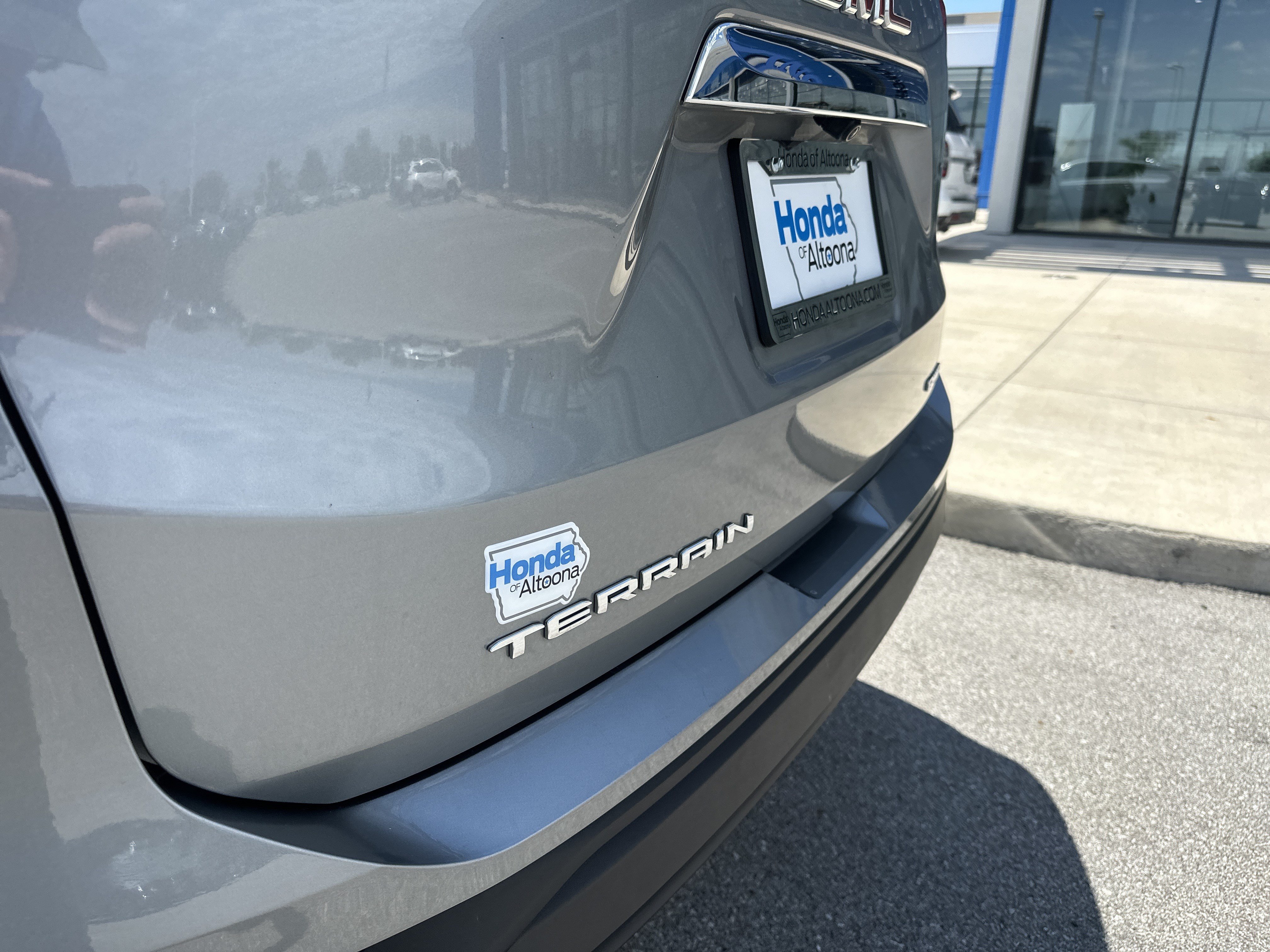 Used 2024 GMC Terrain SLE AWD/4WD image 8