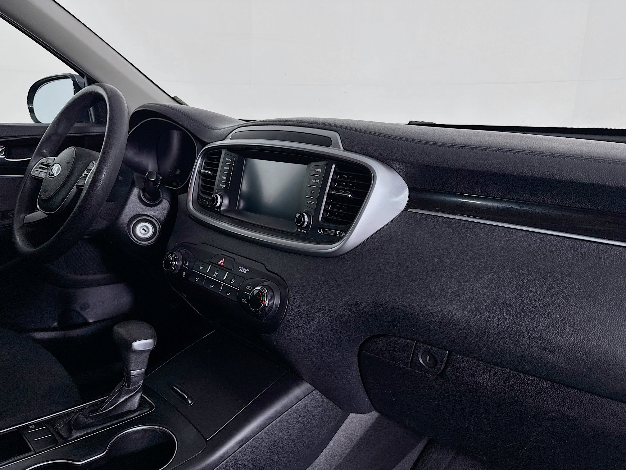 Used 2019 Kia Sorento L FWD image 28