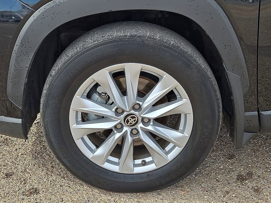 Used 2023 Toyota Corolla Cross LE image 11