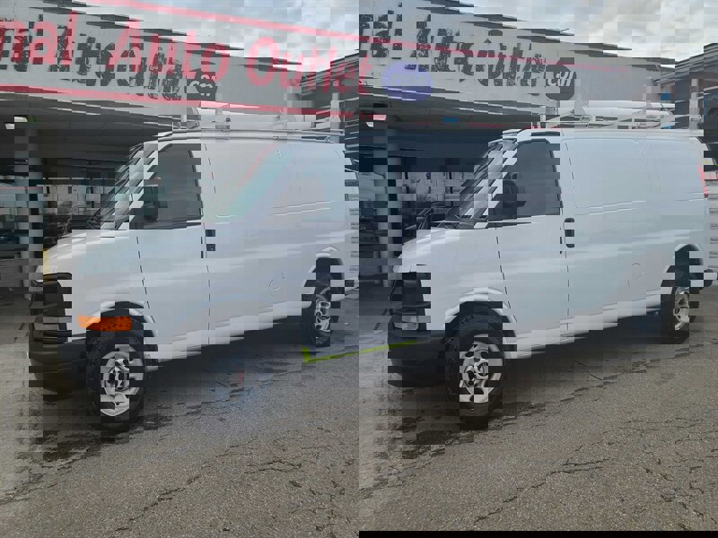 Used 2017 GMC Savana 2500 2500 3DR EXTENDED CARGO VAN/V8 image 1