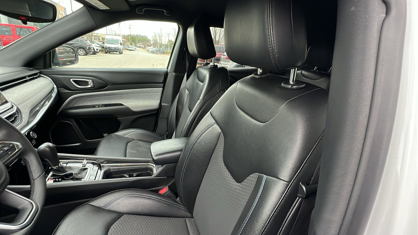 Used 2024 Jeep Compass Latitude image 17