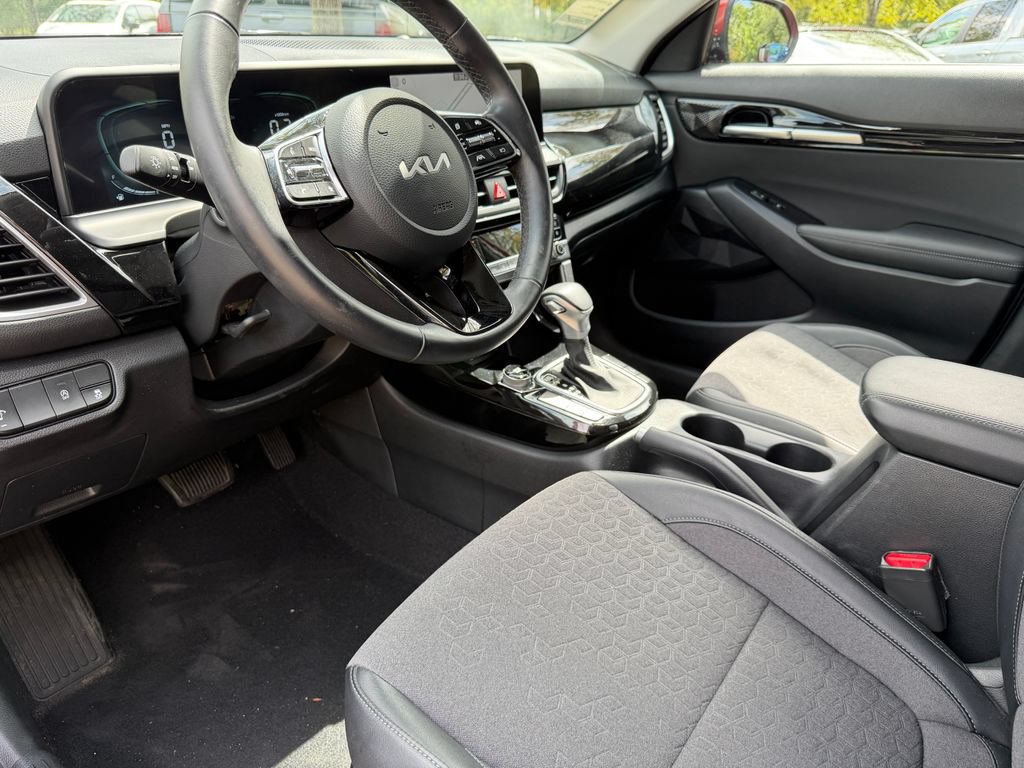 Used 2025 Kia Seltos S FWD image 21