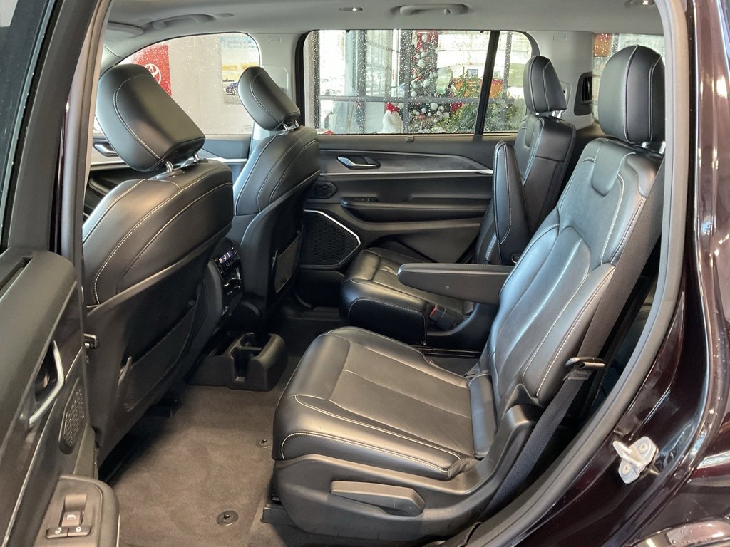 Used 2022 Jeep Grand Cherokee L Limited w/ Luxury Tech Group II image 23