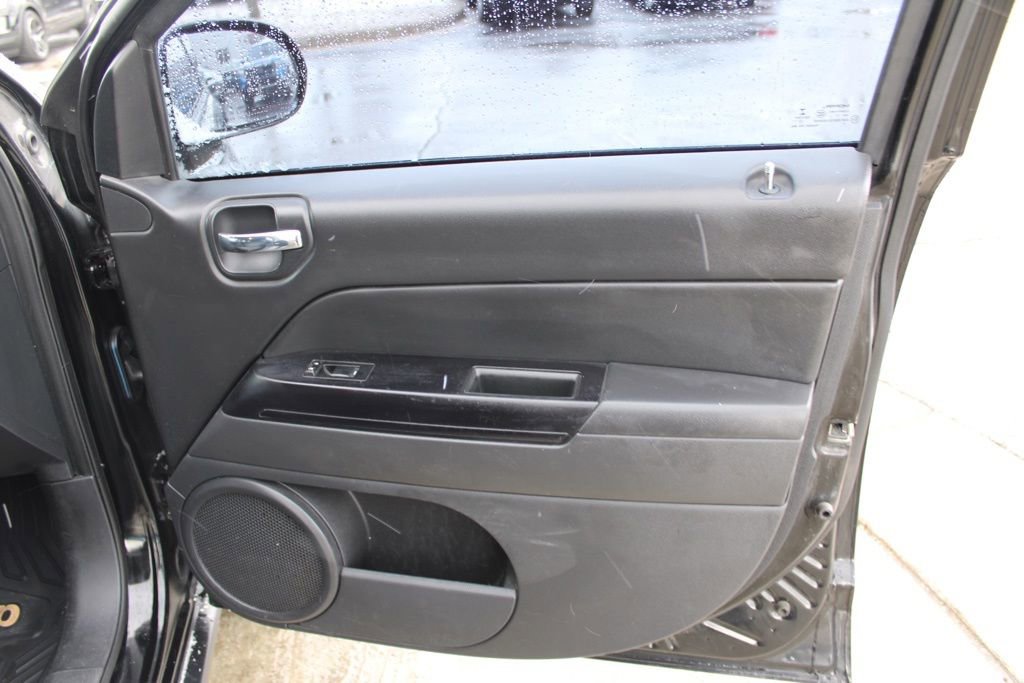 Used 2016 Jeep Compass Sport w/ Power Value Group image 17