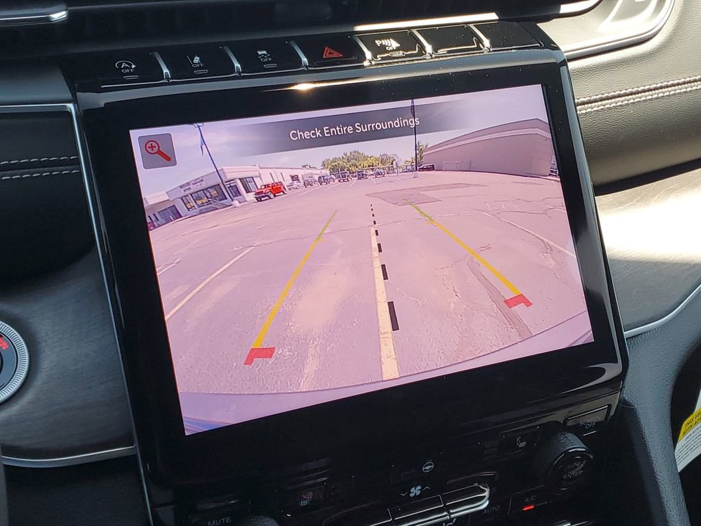 New 2025 Jeep Grand Cherokee Limited image 23