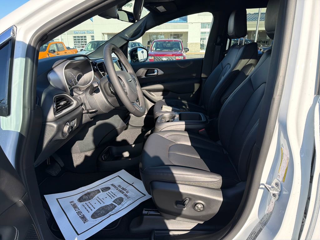 New 2026 Chrysler Voyager LX image 9