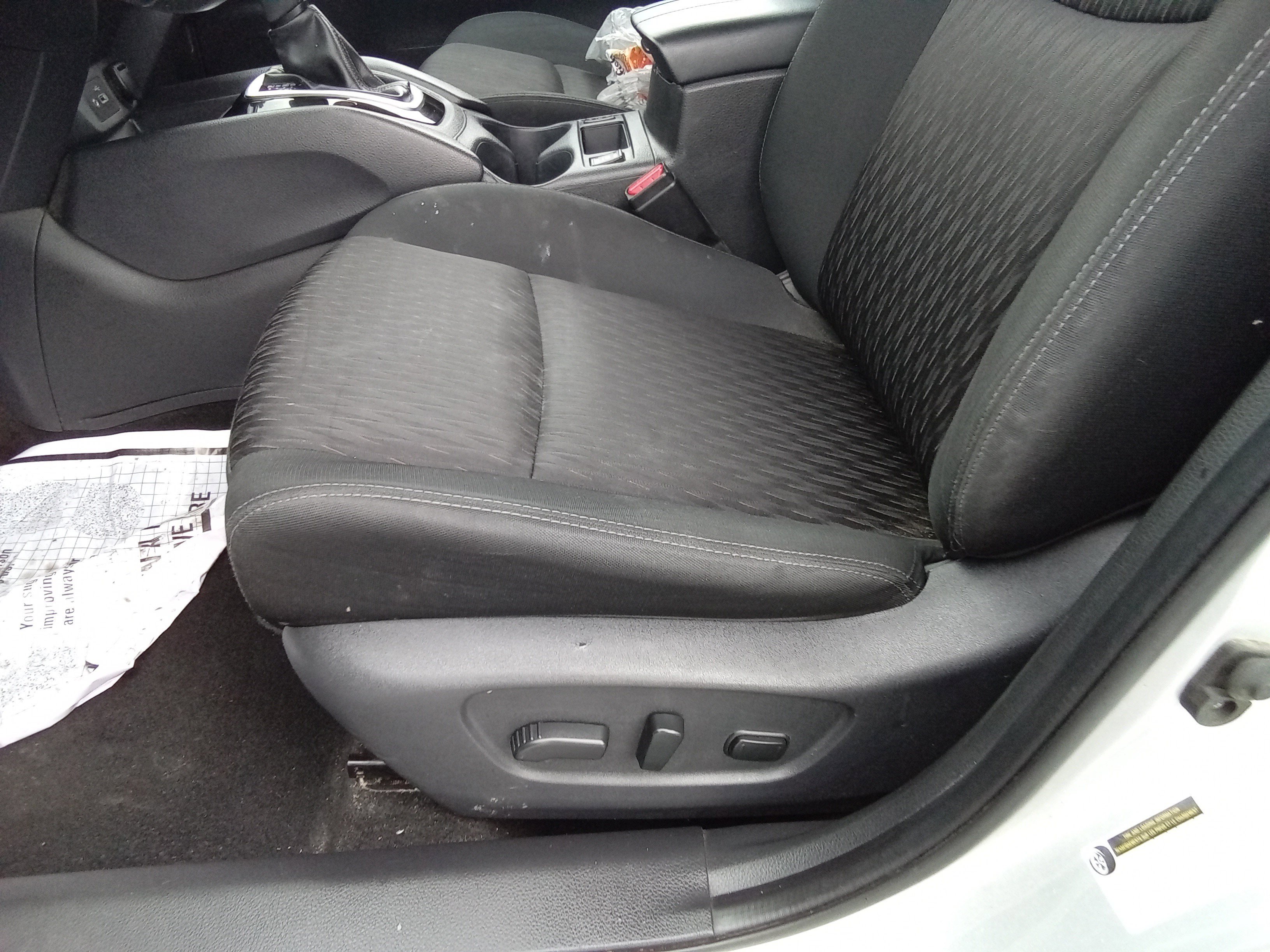 Used 2018 Nissan Rogue SV image 12