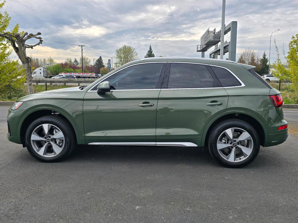 Used 2023 Audi Q5 2.0T Premium w/ Convenience Package image 2