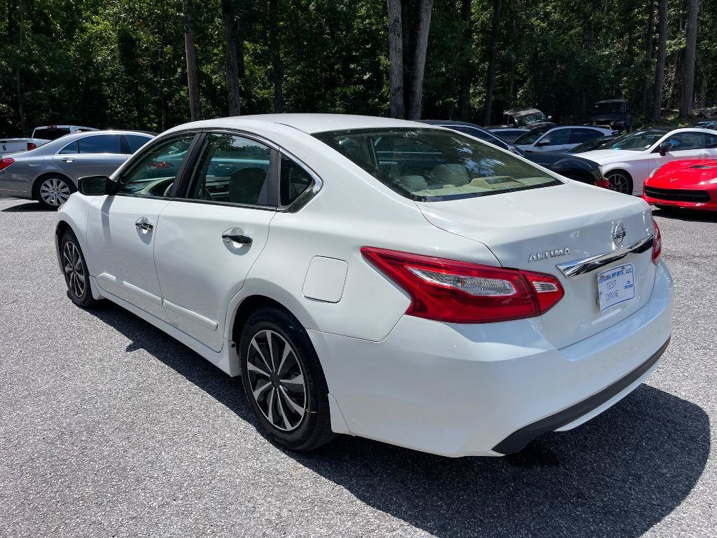 Used 2016 Nissan Altima 2.5 S w/ Power Driver Seat Package FWD image 5