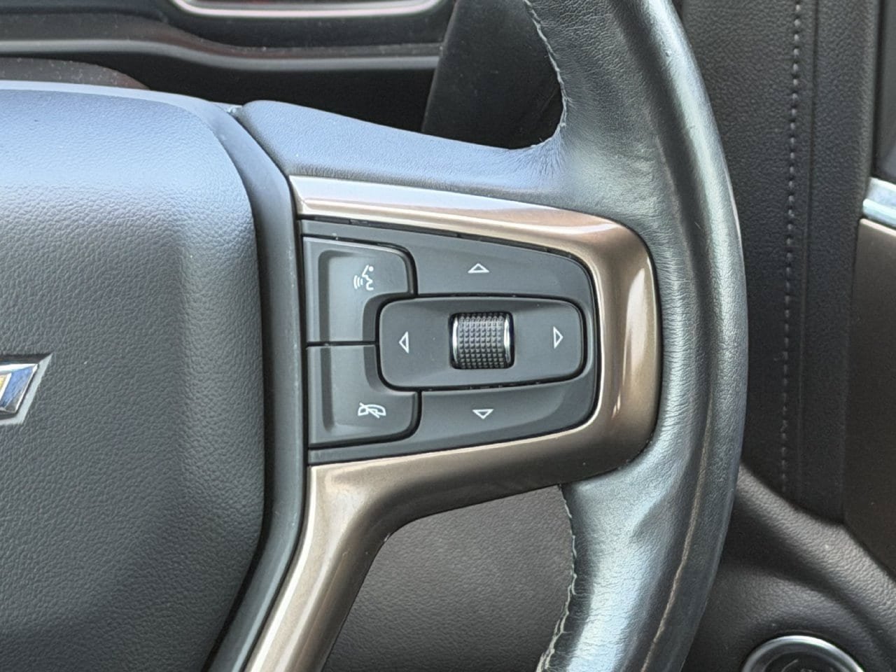 Used 2021 Chevrolet Silverado 1500 High Country w/ Technology Package AWD/4WD image 14
