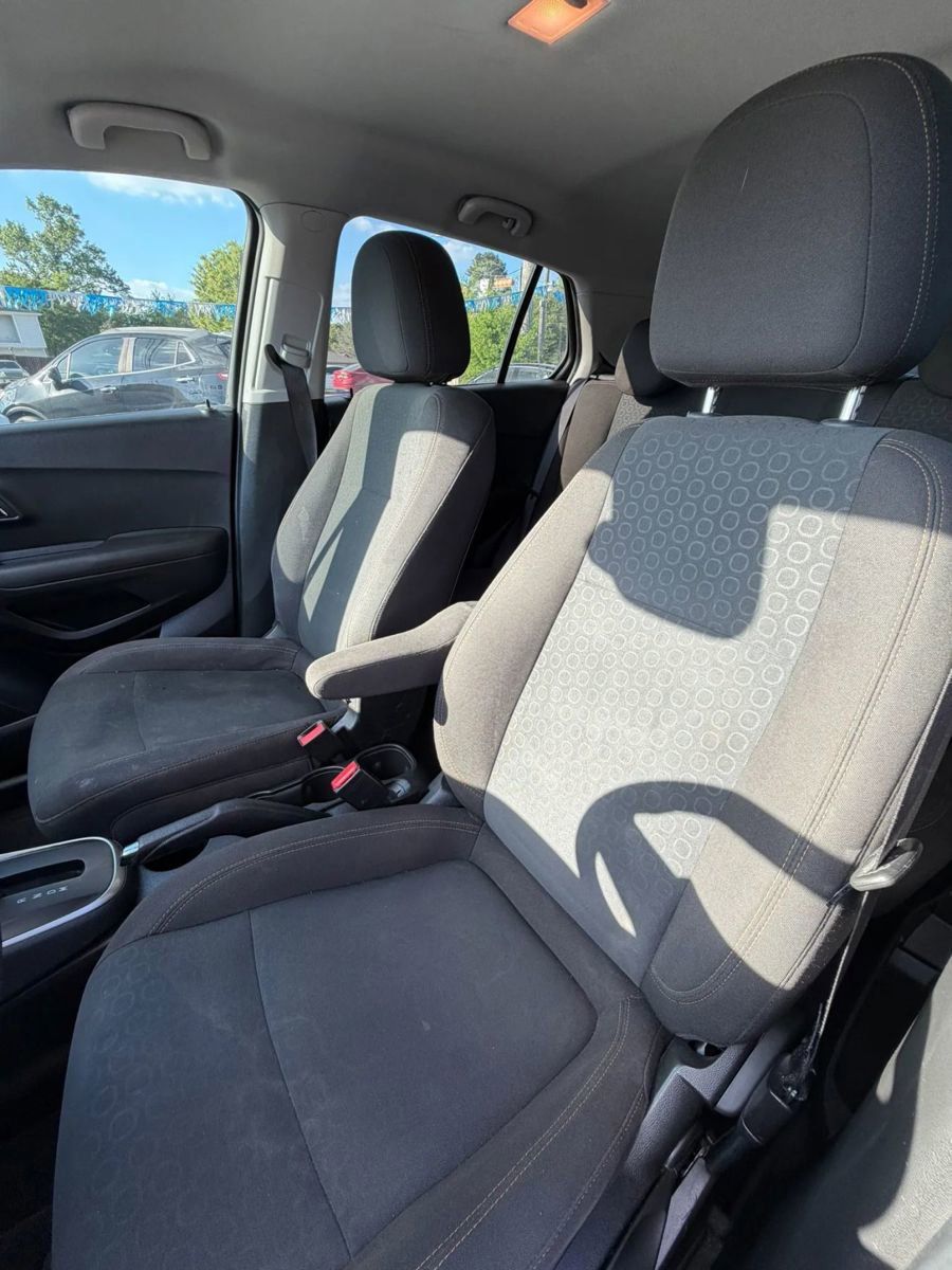 Used 2018 Chevrolet Trax LS image 11