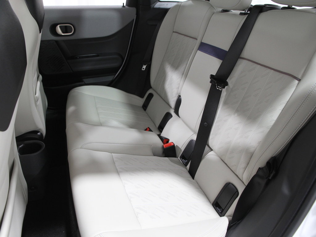 Certified 2025 MINI Cooper 4-Door Hardtop image 19