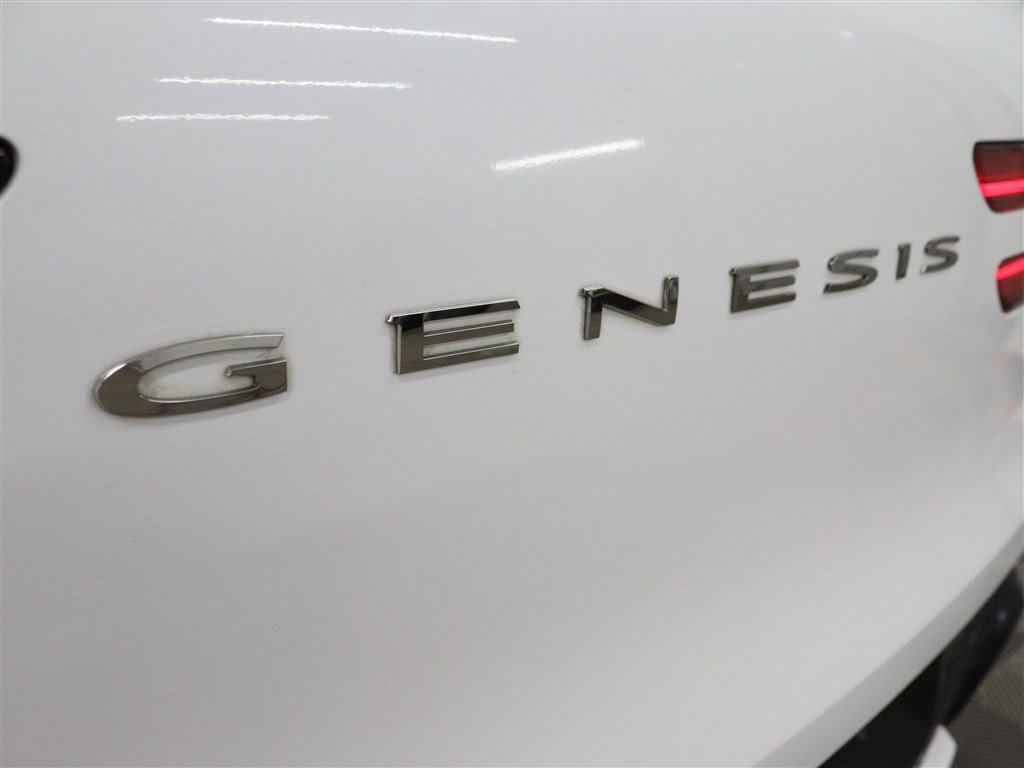 Used 2022 Genesis GV70 2.5T w/ Sport Prestige Package AWD/4WD image 11